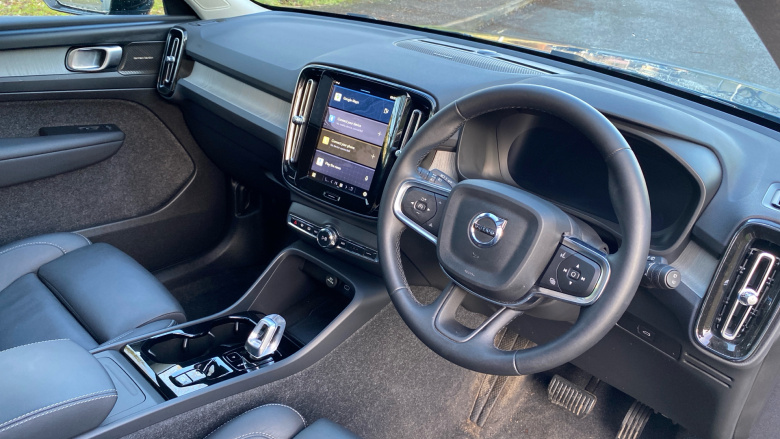 Volvo XC40 2.0 B4P Ultra Dark 5dr Auto Petrol Estate